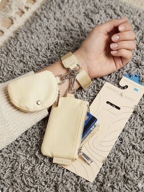 Indigo Supply Cream Wristlet Card Wallet Set